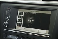 駐車時のステアリング操作をクルマ任せにできる「イージーパーキングアシスト」機能も備わっている。