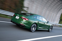 2018年3月のニューヨークモーターショーで世界初公開された「アウディRS 5スポーツバック」。欧州での予約受注開始は2019年2月と、発表から1年近くも間が開くこととなった。