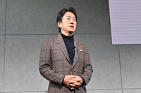 ロータリーエンジン開発グループの再結集を発表したマツダの毛籠勝弘社長。