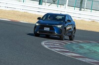 2022年に発売が予定されるトヨタとスバルが共同開発した新型EV「トヨタbZ4X」。EVシリーズ「bZ」の第1弾を、サーキットからリポートします。(photo:小河原 認)