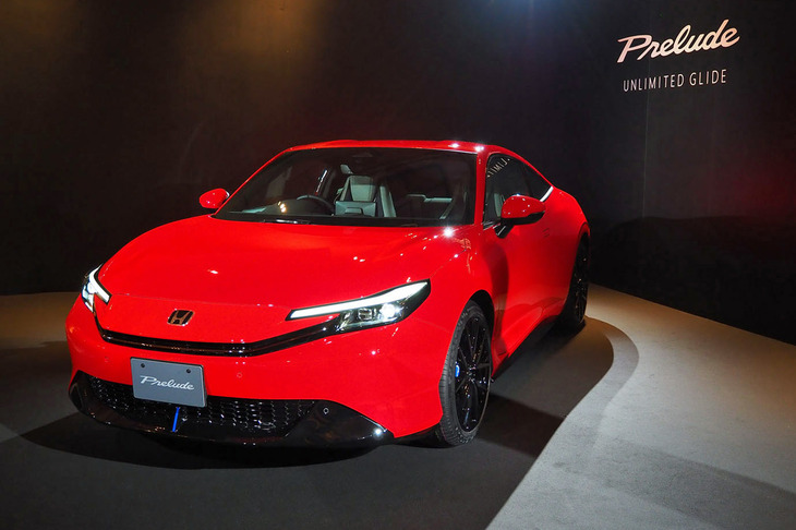 前後バンパー下部に備わるブルーのアクセントも新型「プレリュード」の外観における特徴。これは初期のスケッチから入っていたデザイン要素なのだそう。