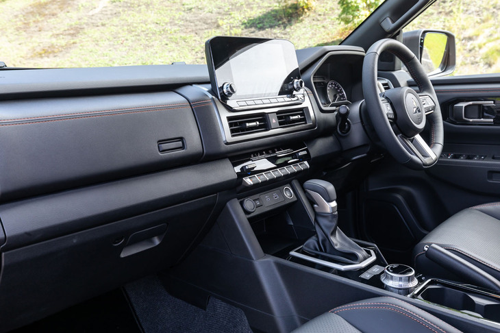 三菱トライトンGSR(センターコンソールパネル)