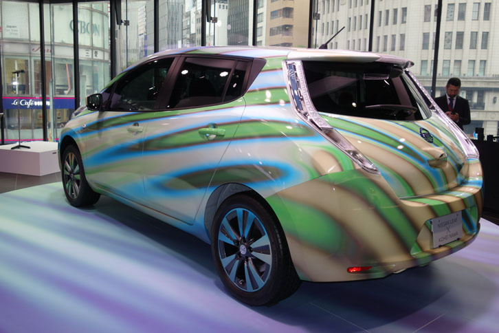 名和晃平氏とのコラボレーションデザインの「リーフ」。見れば見るほど不思議なカラーリング。