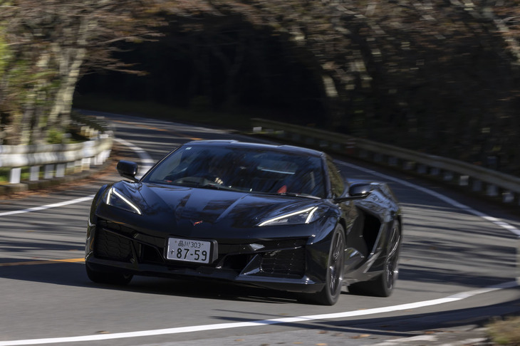 【シボレー・コルベット クーペZ06のスペック】
	ボディーサイズ:全長×全幅×全高=4680×2025×1220mm/ホイールベース:2725mm/車重:1720kg/駆動方式:MR/エンジン:5.5リッターV8 DOHC 32バルブ/トランスミッション:8段AT/646PS(475kW)/8550rpm/最大トルク:623N・m(63.5kgf・m)/6300rpm/タイヤ:(前)275/30ZR20 97Y/(後)345/25ZR21 104Y(ミシュラン・パイロットスポーツ4 S ZP)/燃費:--km/リッター/価格:2500万円
	
	【取材時の燃費データ】
	テスト距離:282.6km(市街地2:高速道路6:山岳路2)/使用燃料:45.6リッター(ハイオクガソリン)/参考燃費:6.2km/リッター(満タン法)/6.5km/リッター(車載燃費計計測値)