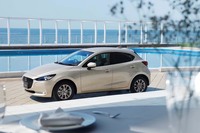 「マツダ2 15Sサンリット シトラス」は、FF車と4WD車、ガソリン車とディーゼル車の計4モデルがラインナップされる。
