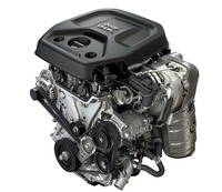 「ジープ・ラングラー アンリミテッド サハラ2.0L」に搭載される2リッター直4ターボエンジンは、最高出力272ps、最大トルク400Nmを発生する。レギュラーガソリン対応で、燃費は11.5km/リッター(JC08モード)。
