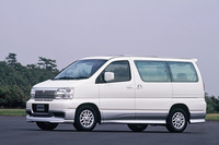初代「日産エルグランド」こと「キャラバン エルグランド」。商用バン「キャラバン」をベースとした大型車で、高級ミニバンの元祖となった。