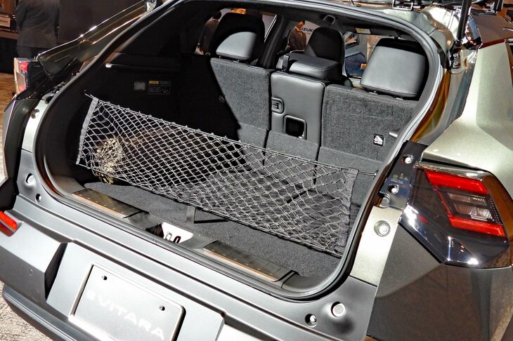 スズキeビターラZ 用品装着車(リアゲートネット)