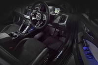 「I-PACE」のコックピットは新鮮味がある一方で、奇をてらわないデザインであるがゆえに安心感も得られる。