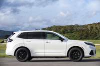 ボディーサイズは全長×全幅×全高=4805×1865×1690mm。先代モデルより200mmも長くなったが、2700mmのホイールベースは変わらない。