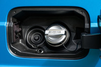 クロームシルバーのフューエルキャップは「G63ローンチエディション」の専用装備だ。