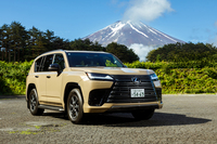 2025年3月の一部改良で追加設定された「レクサスLX700h」。LXとしては初めてのハイブリッドモデルだ。