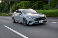 「CLA220」の1.5リッター4気筒ターボエンジン(マイルドハイブリッド)は最高出力190PS、最大トルク300N・mを発生。同じエンジンでアウトプットを抑えた「CLA180」もラインナップされている(136PS/200N・m)。