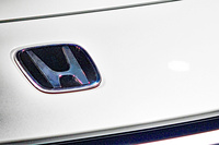 清水「やはり、この『Hマーク』を赤く輝かせる以外に成功への道はないんじゃないか」 
	ほった「まぁ『シビック』も、日本だとしばらく『タイプR』専用車みたいな扱いの時期がありましたからねぇ」