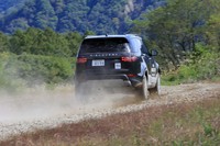 プロインストラクターの運転で悪路での高速走行を楽しませる「オフロードタクシー」は大人気のアトラクションだった。