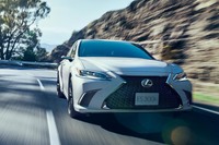 ES300h“Fスポーツ”