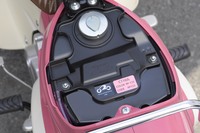 アニメ映画『天気の子』の劇中車を再現 「ホンダ・スーパーカブ50/110」にピンクの限定車の画像