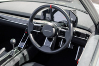 「K-OPEN」のインテリア。無駄を省いたシンプルな印象が、スポーツマインドを刺激する。