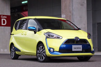 2代目「シエンタ」は、トレッキングシューズをイメージしたという斬新なデザインで2015年7月に登場。カラーバリエーションも攻めたもので、「エアーイエローにメタリックブルーのアクセント」なんて仕様も選択できた。