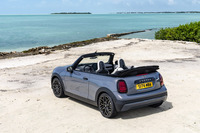 新世代MINIのオープントップモデル「クーパー コンバーチブル」が上陸の画像