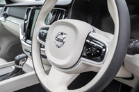 長年にわたってADSAを進化させてきたボルボ。ACCは直観的に使いやすいユーザーインターフェイスを備えていた。