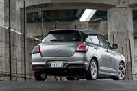 2023年12月に発表・発売された新型「スズキ・スイフト」。グレードは「XG」「ハイブリッドMX」「ハイブリッドMZ」の3種類で、中間グレードのハイブリッドMXには、MT仕様も用意される。