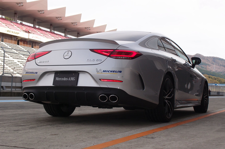 「AMG CLS53 4MATIC+」には、オーバルタイプのデュアルエキゾーストパイプが装着される。