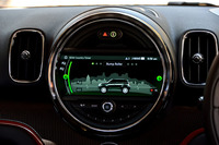 センターコンソールには、8.8インチのワイドカラーディスプレイが備わる。写真は、エンターテインメント機能「カントリータイマー」の表示画面。