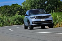 既存のスーパーチャージャー付き5リッターV8エンジンに代えて、BMW製の4.4リッターV8ツインターボエンジンがラインナップされた現行型「レンジローバー」。実は3代目レンジローバーにも、BMW製の4.4リッターV8エンジンが積まれていた。ランドローバーがBMWの傘下にあった時代に開発されたからだ。