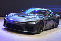 「GR GT」は“公道を走るレーシングカー”とうたわれる高性能モデル。4リッターV8エンジンをベースとする1モーター式ハイブリッドを採用し、システム最高出力650PS以上を発生する。