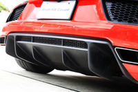 リアディフューザーが後ろ姿をスポーティーに引き締める。