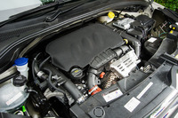 搭載される1.2リッター直3ターボエンジンは、110psと205Nmを生み出す。2015年~2017年と3年連続で、インターナショナル・エンジン・オブ・ザ・イヤーの「1.0~1.4リッター部門」で最優秀賞に輝いている。