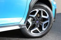 試乗車には、前後とも225/55R18サイズの「ブリヂストン・ブリザックVRX2」スタッドレスタイヤが装着されていた。