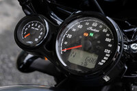 ダークなカスタムに潜む知性 Indian Scout Rogueのすべての画像