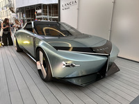 2023年4月のミラノ・デザインウイークで公開された「ランチアPu+Ra HPEコンセプト」。