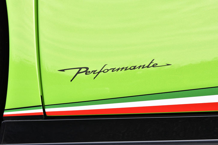 車名の「ペルフォルマンテ」とは、英語で言う「パフォーマンス」の意味。