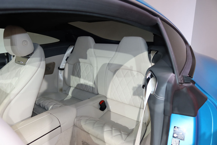 メルセデスAMG GT63 4MATIC+ クーペ(リアシート)