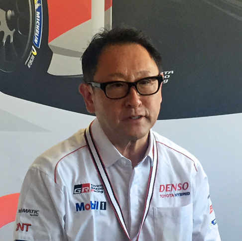 豊田章男(とよだ あきお)
	1984年トヨタ自動車入社。Gazoo事業部主査を経て、2000年に取締役、2005年に取締役副社長となり、2009年には取締役社長に就任。現在に至る。「もっといいクルマづくり」の一環としてモータースポーツの振興にも注力。モリゾウのニックネームで、数々のレースおよび競技に参戦している。