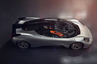 ゴードン・マレー・オートモーティブが2020年8月に世界初公開したスーパーカー「T.50」のトランスミッションは、オールドファンも思わずほほえむ古典的な6段MT。コスワース製4リッターV12自然吸気エンジンの最高出力は663PS/1万1500rpmで、超高回転域までMTで操れるマシンという希少性も注目された。