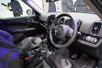 「MINIクロスオーバー」に“旅”がテーマの限定車登場の画像