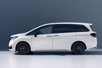 「オデッセイ」のサイドビュー。現行型になって全高が高くなったが、それでもライバルよりは背が低く、スタイリッシュなモデルとなっている。