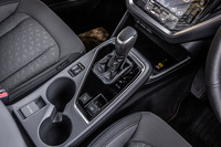 トランスミッションは「リニアトロニック」と呼ばれるチェーン駆動のCVT。オーソドックスなレバー式のシフトセレクターが採用される。