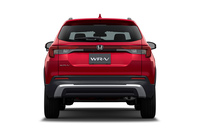 あえて重心を高く見せ、水平基調のリアコンビランプとガーニッシュを強調したという「WR-V」のリアビュー。テールランプとストップランプには全グレードでLEDが採用される。