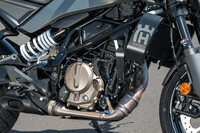 ハスクバーナ・ヴィットピレン401(6MT)/KTM 390デューク(6MT)/ハスクバーナ・スヴァルトピレン250(6MT)/トライアンフ・スピード400(6MT)【試乗記】の画像