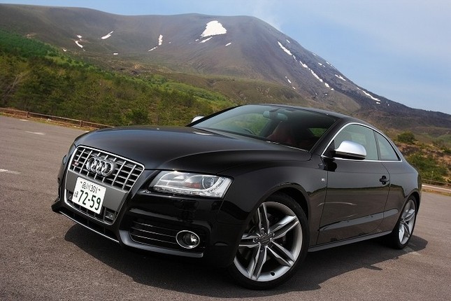 【スペック】全長×全幅×全高=4635×1855×1375mm/ホイールベース=2750mm/車重=1750kg/駆動方式=4WD/4.2リッターV8DOHC32バルブ(354ps/7000rpm、44.9kgm/3500rpm)/価格=861.0万円(テスト車=883.0万円/アダプティブクルーズコントロール=22.0万円)