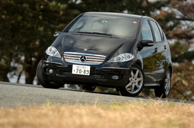 【スペック】全長×全幅×全高=3850×1765×1585mm/ホイールベース=2570mm/車重=1370kg/駆動方式=FF/2リッター直4SOHC 8バルブ(193ps/4850rpm、28.6kgm/1800-4850rpm)/価格=346万5000円(テスト車=368万5500円/バイキセノンヘッドライト&ヘッドライトウォッシャー=10万5000円/パークトロニク=6万3000円/メタリックペイント=5万2500円)