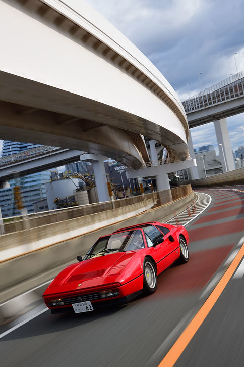 「フェラーリ328GTS」のステアリングはついに解決した!(写真=池之平昌信)