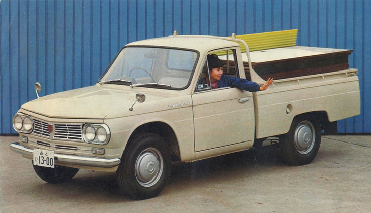 1966年のマイナーチェンジで、「ブリスカ1300」はライバルの“ダットラ”と同様にヘッドライトが4灯式となり、より「コンテッサ1300」に近い顔つきとなった。