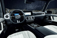 ややソフィスティケートされたことを除くと、外装はキープコンセプトだった2代目から3代目へのモデルチェンジ。いっぽうインテリアは全面刷新され、武骨だった従来型より大幅に洗練されたものとなった。最新のモデルでは、2024年7月の改良により、さらにモダンなものへと進化している。