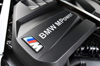 【BMW M3コンペティション】
ボディーサイズ:全長×全幅×全高=4805×1905×1435mm/ホイールベース:2855mm/車重:1740kg/駆動方式:
FR/エンジン:3リッター直6 DOHC 24バルブ ツインターボ/トランスミッション:8段AT/最高出力:510PS(375kW)/6250rpm/最大トルク:650N・m(66.3kgf・m)/2750-5500rpm/タイヤ:(前)275/35ZR19 100Y/(後)285/30ZR20 99Y(ミシュラン・パイロットスポーツ4 S)/燃費:10.0km/リッター(WLTCモード)/価格:1324万円
【取材時の燃費データ】
テスト距離:305.3km(市街地2:高速道路6:山岳路2)/使用燃料:40.0リッター(ハイオクガソリン)/参考燃費:7.6km/リッター(満タン法)/7.8km/リッター(車載燃費計計測値)